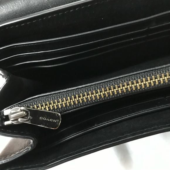 Coach Drifter Wallet with Mixed Leathers & Turnlock Closure EUC - Picture 10 of 12